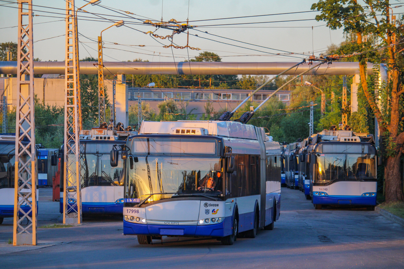 Sabiedriskais transports pie Prūšu Nams